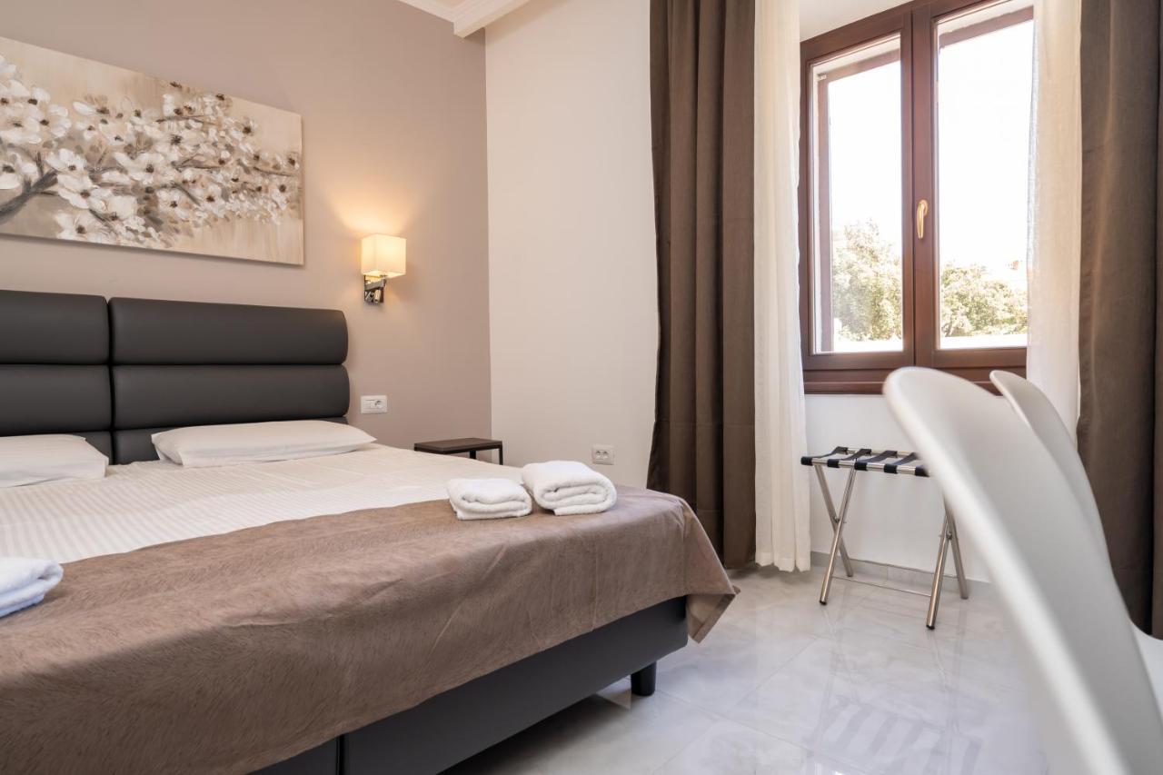 Aaa Apartments & Rooms Pula Exterior photo