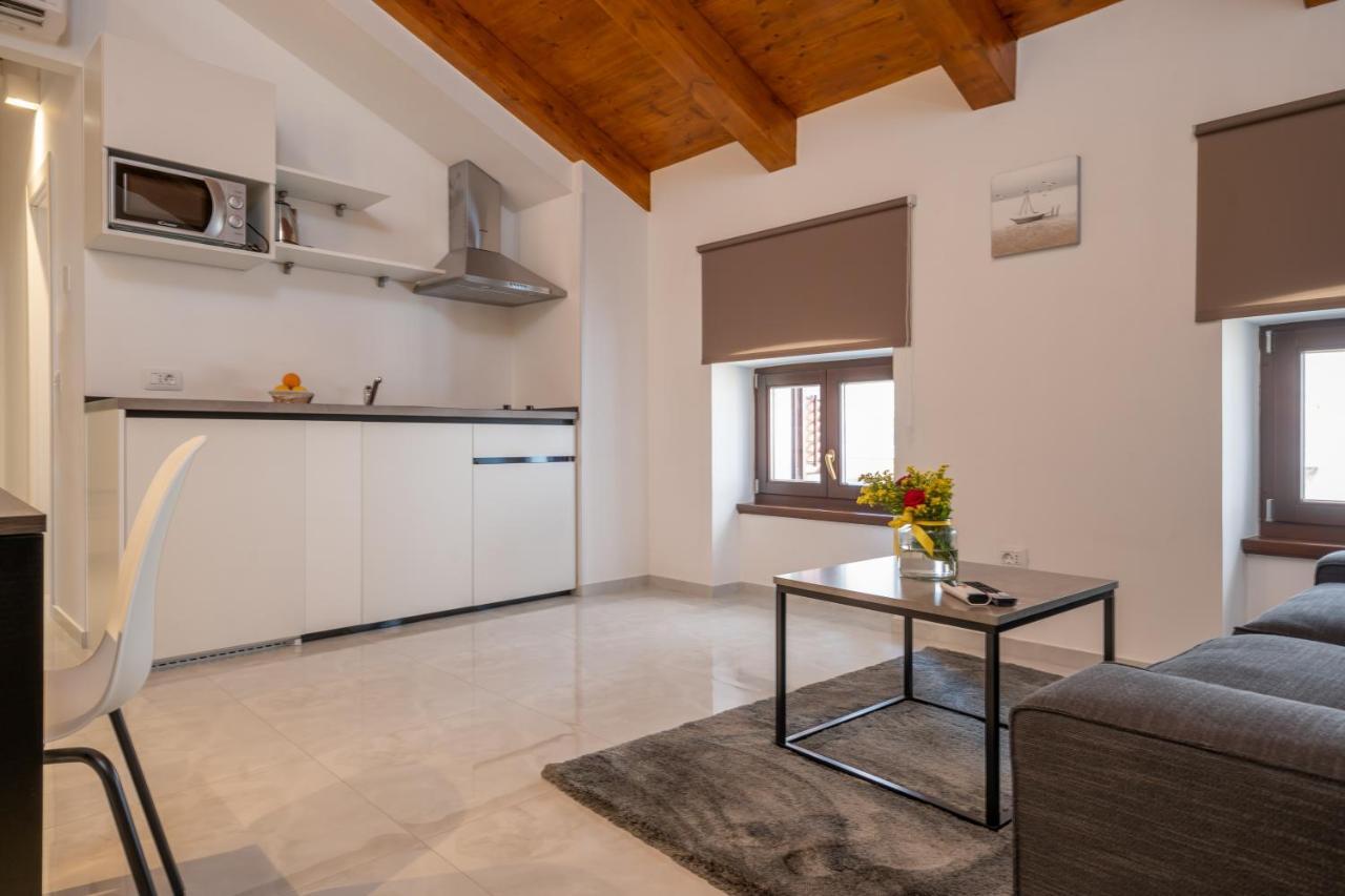 Aaa Apartments & Rooms Pula Exterior photo